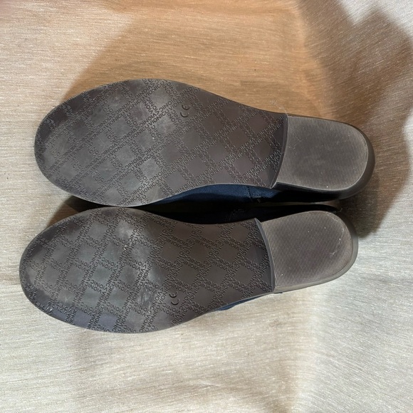 VIONIC Sz 9 Felicity Suede Zipper Closure Almond Toe Stacked Heel Ankle Booties - Picture 9 of 10